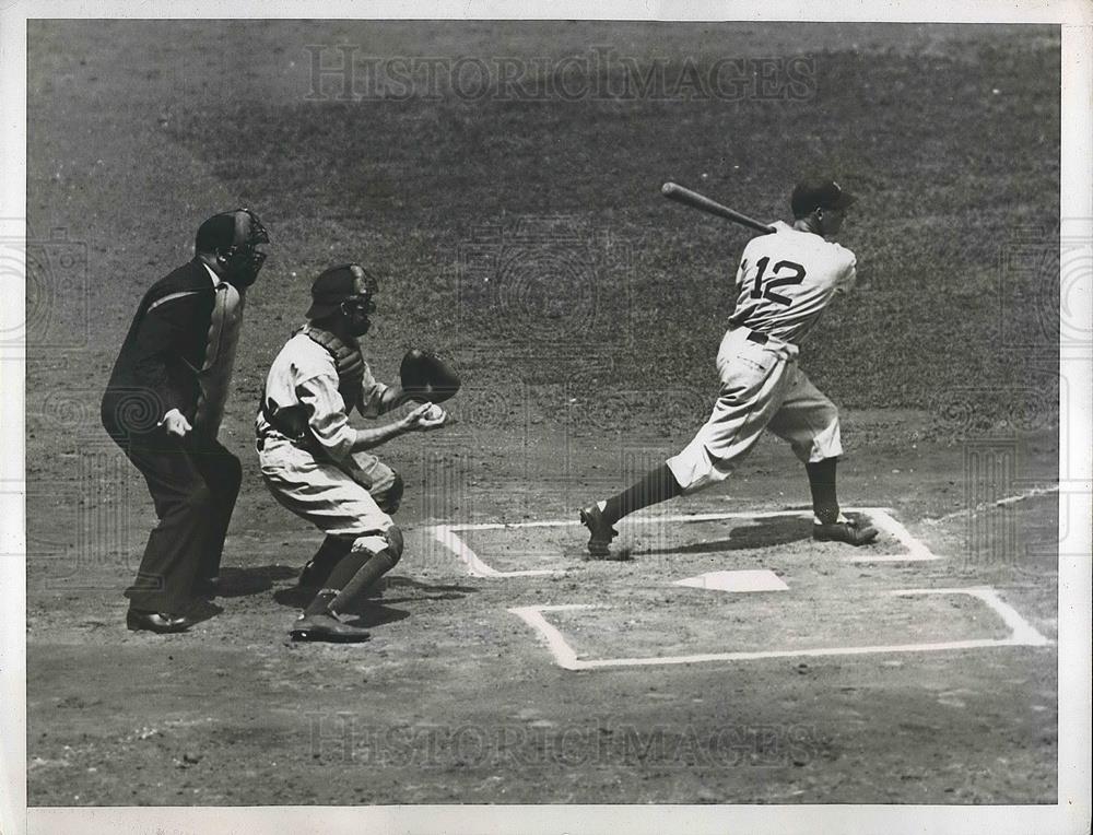 1934 Press Photo Detroit Right Fielder Pete Fox Strikes Out Against Yankees - Historic Images