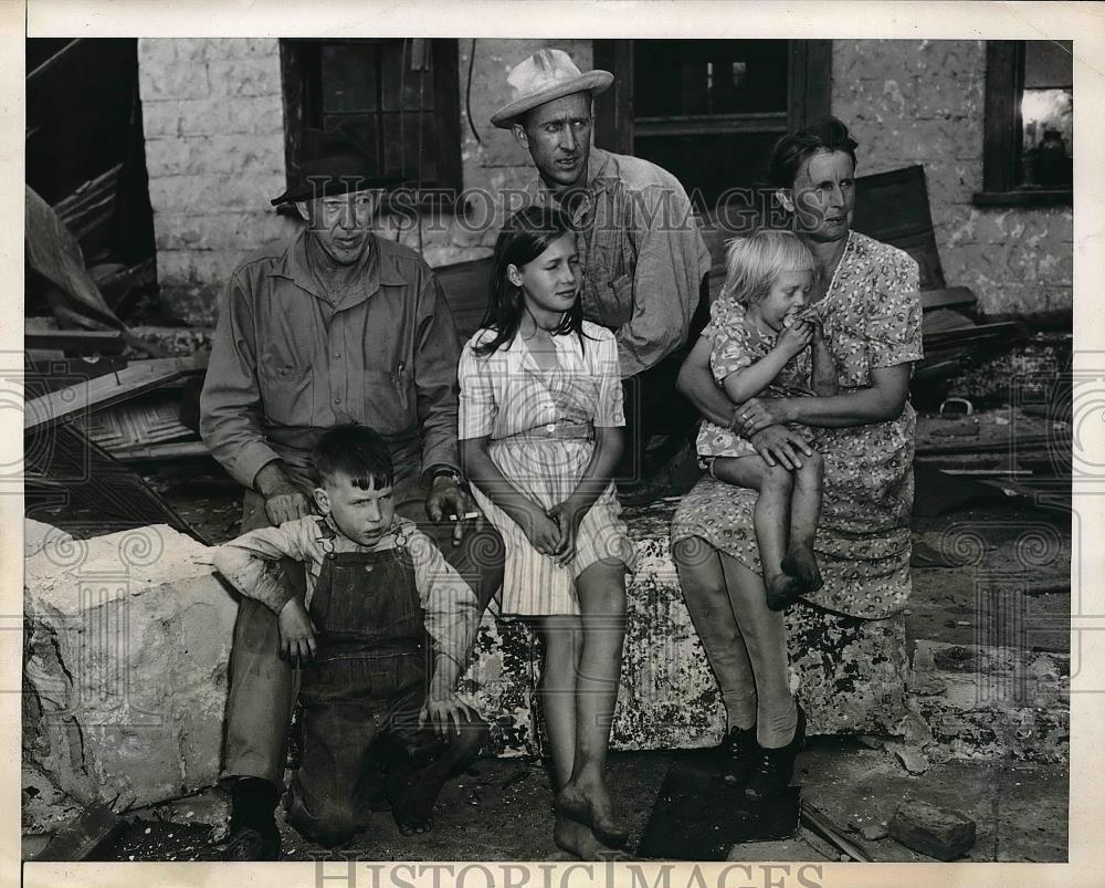 1946 Press Photo Mr. and Mrs. Jett Evict - Historic Images