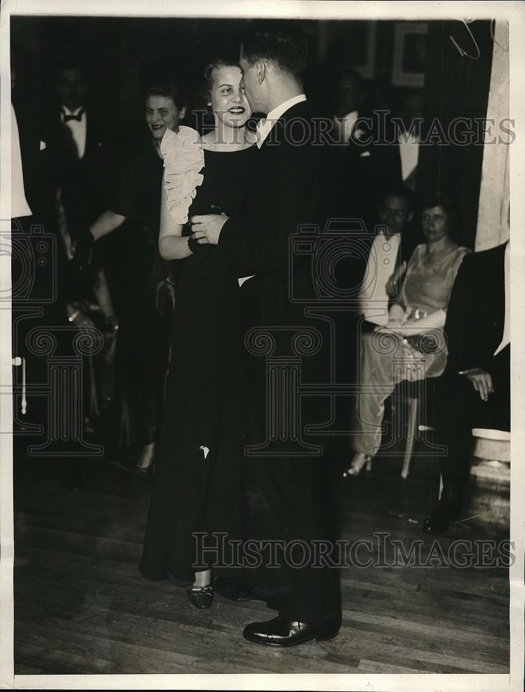 1933 Press Photo Dorothy Harder Dancing with Robert L. Hutton at Charity Ball - Historic Images