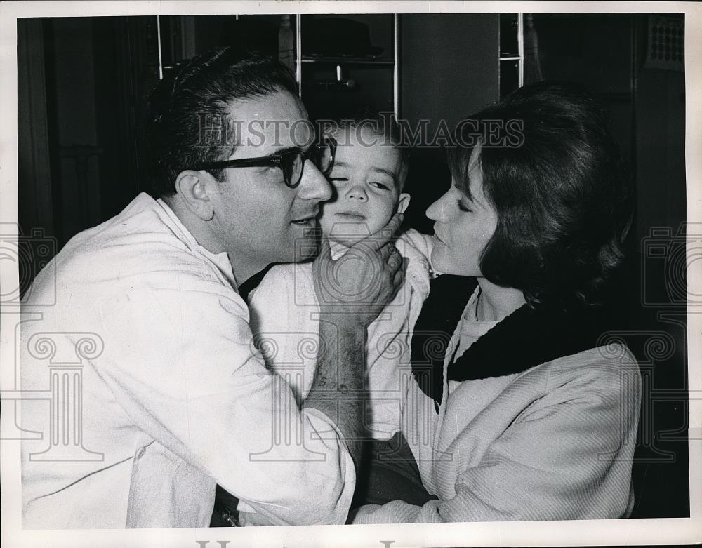 1962 Press Photo A young Cleveland,Ohio boy &amp; his parents - neb48062 - Historic Images