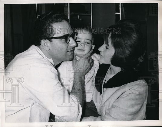 1962 Press Photo A young Cleveland,Ohio boy & his parents - neb48062 - Historic Images