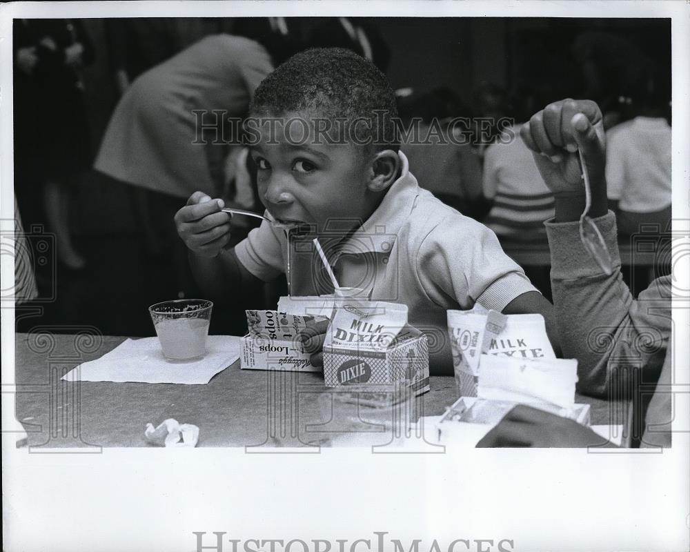 1970 Press Photo USDA Child Nutrition Program Preschool Children Gary Indiana - Historic Images