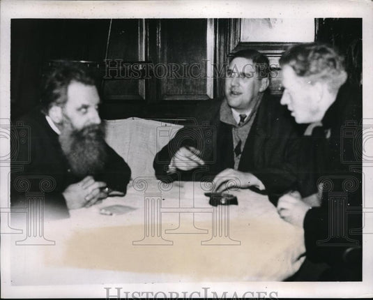 1938 Press Photo Oslo, Norway Pro Otto Schmidt of Russia, & reporters - Historic Images