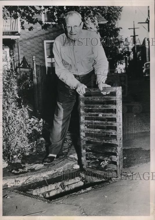 1951 Press Photo Harrisbuerg, Pa Thomas Zimmerman, sewer maintainence - Historic Images