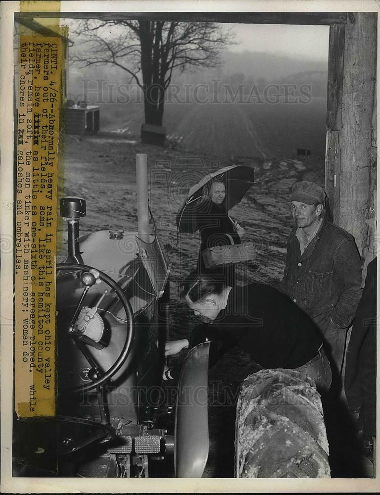 1947 Press Photo Large Amounts Of Rain Keep Hamilton County Ohio Farmers - Historic Images