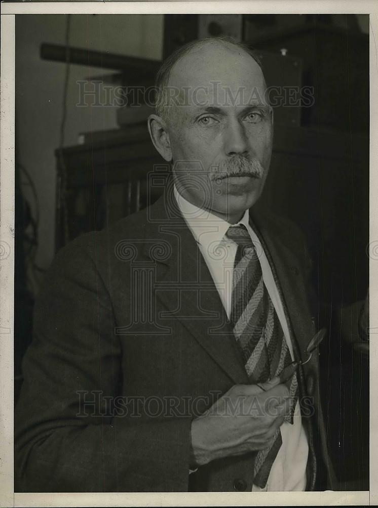 1930 Press Photo Dr. Hoyt Taylor of U.S. Naval Reserve Lab - Historic Images