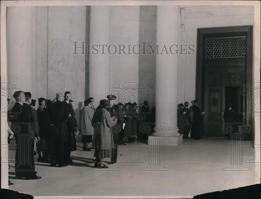 1936 Press Photo Spectators Outside Supreme Court to Attend Fall Opening Session - Historic Images
