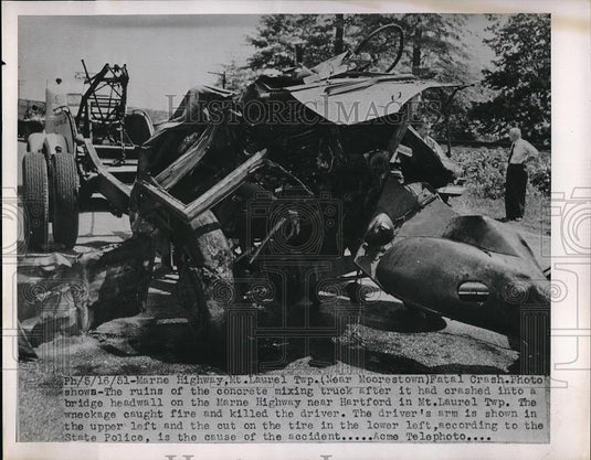 1951 Press Photo Marne Hwy Mt Laurel Township fatal car & truck crash - Historic Images