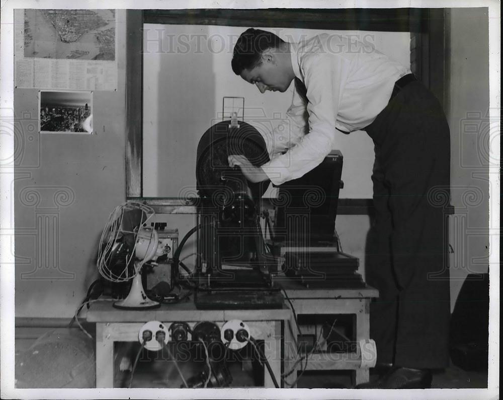 1941 Press Photo Ingolf Berger Johnson of General Electric with Camera Equipment - Historic Images