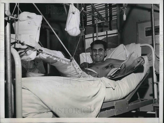1945 Press Photo NYC, Pfc Louis Litman at Halloran Gen Hospital , - Historic Images