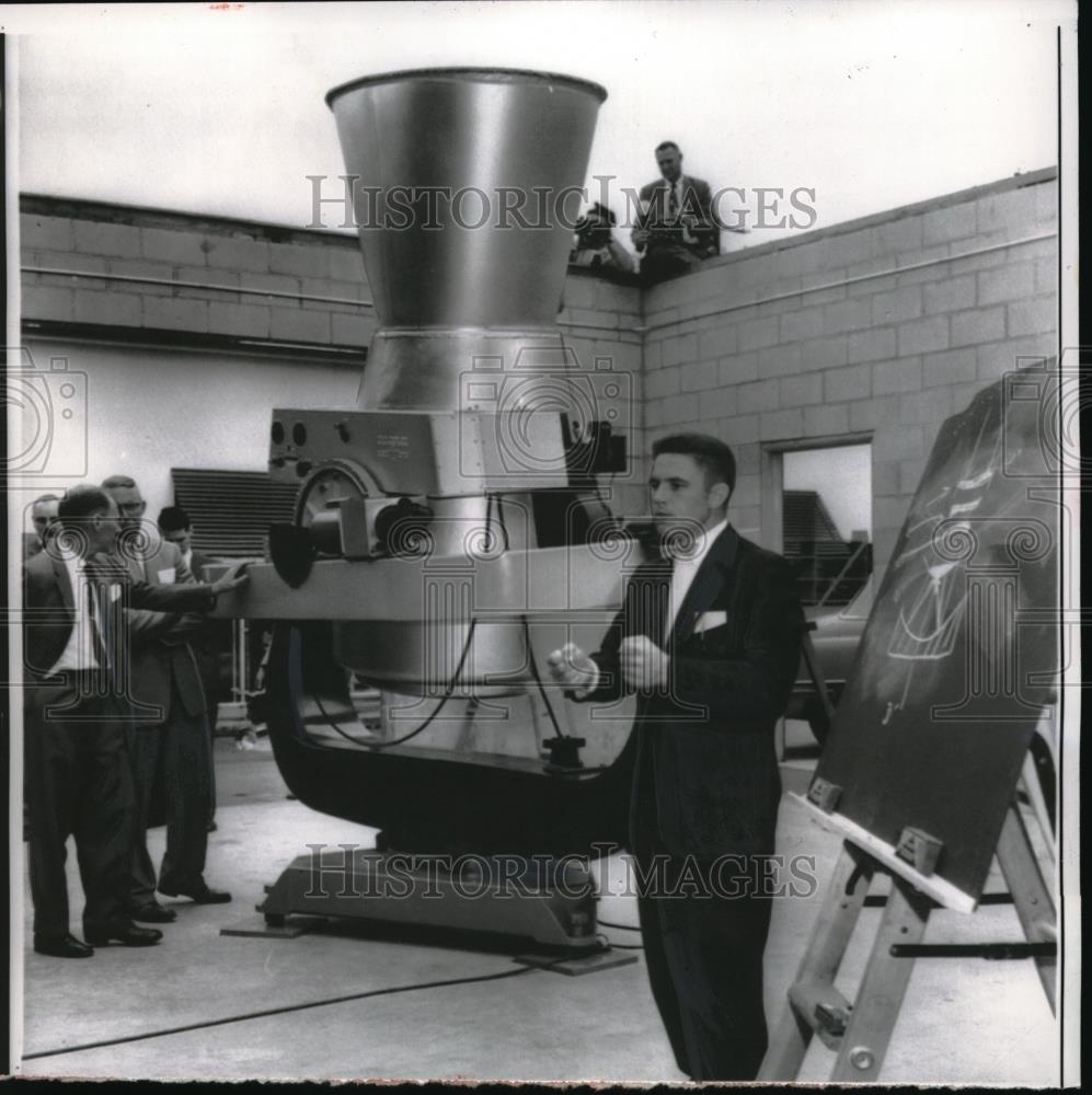 1957 Press Photo Dr. Karl G. Henize Explains The Giant United States IGY - Historic Images