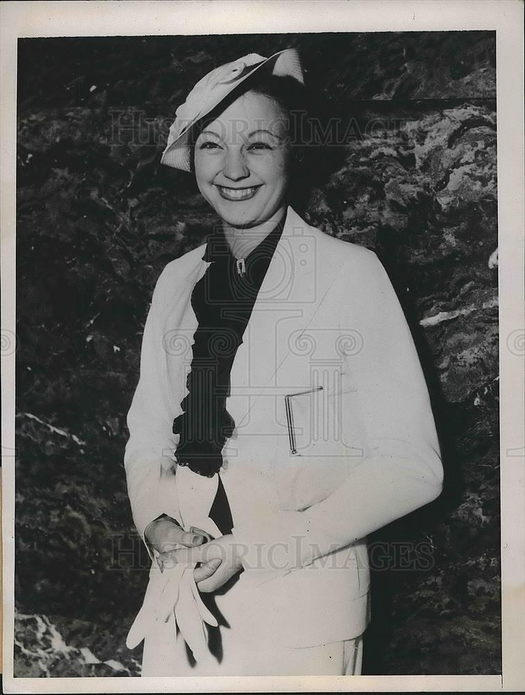 1936 Press Photo Elevator Operator Beverly Spooner chosen Queen of Rodeo WA - Historic Images