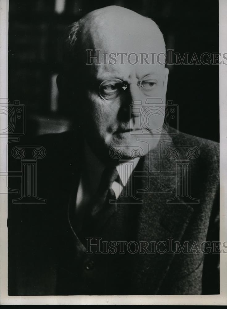 1934 Press Photo Eugene A. Gilmore, dean of law school at Iowa Univ. - neb47548 - Historic Images