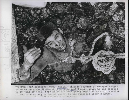 1956 Press Photo Kingston, Ont.Canada, Wm Walters rwescued from caol hopper - Historic Images