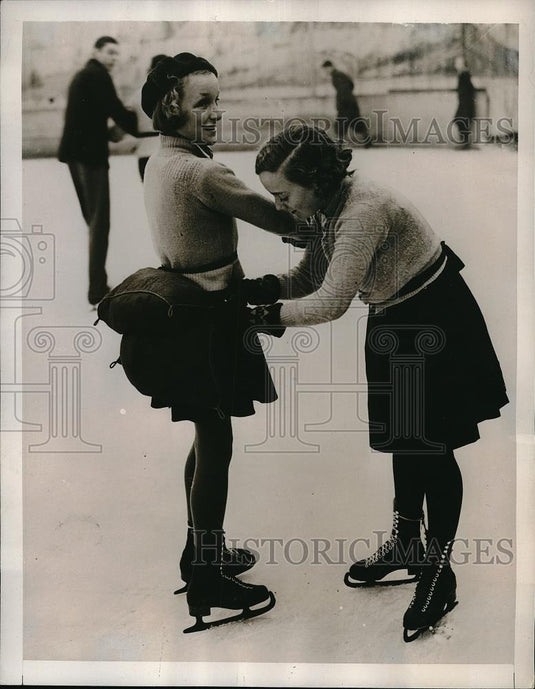 1938 Press Photo Skaters at a London Open-Air Ice Rink - neb48404 - Historic Images