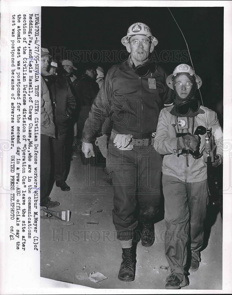 1955 Press Photo Civilian Defense workers W Meyer,L Hazell at AEC Nevada test - Historic Images