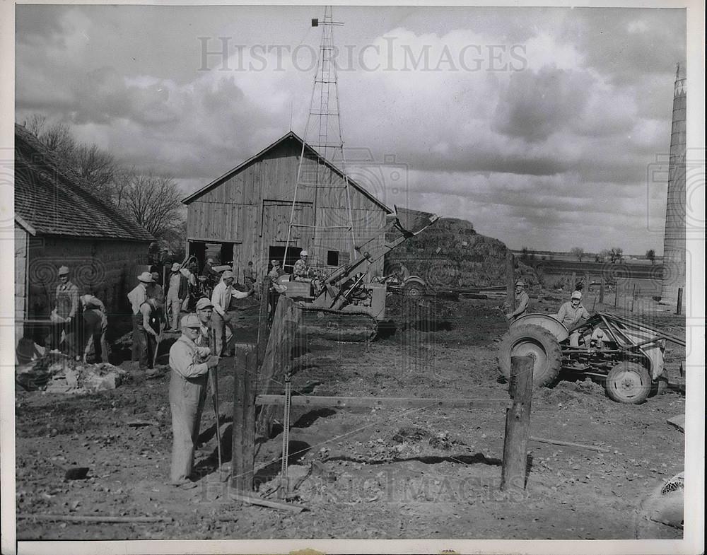 1951 Press Photo Topeka, Kansas George Glint farm repaired after recent floods - Historic Images