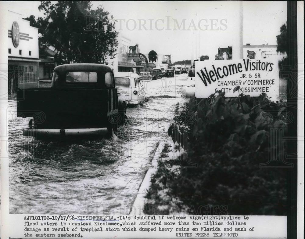 1956 Press Photo Kissimmee, Fla. flood waters from tropical storm in downtown - Historic Images