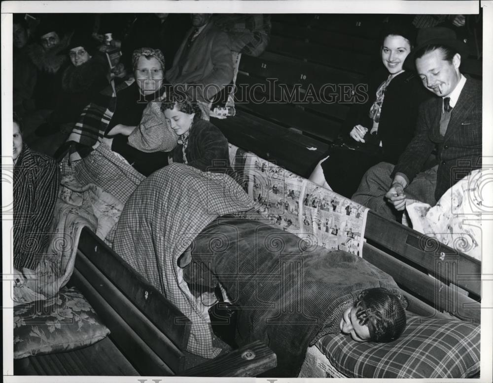 1940 Press Photo Hollywood Bowl in Calif, ladies at Easter Sunrise services - Historic Images