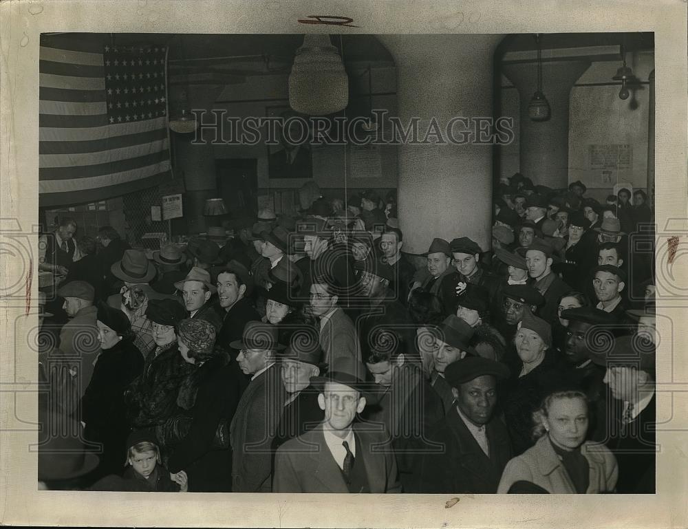 Cleveland, Ohio auto licensing bureau 1943 Vintage Press Photo Print ...