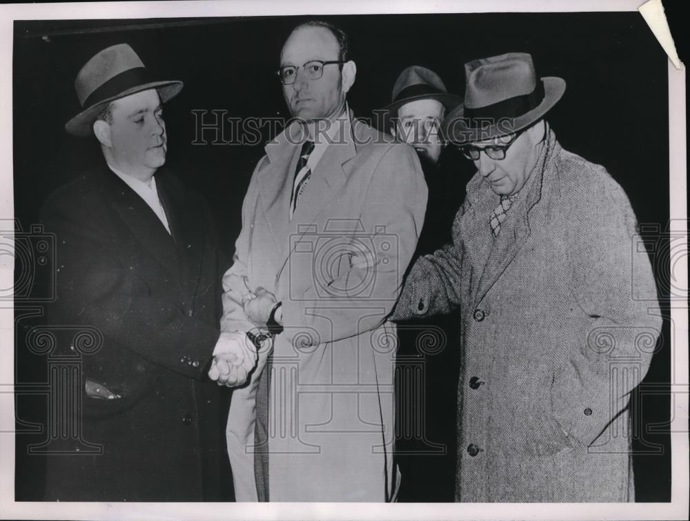 1952 Press Photo NYC ,FBI arrests John R Bayless for Calif. robbery - neb48853 - Historic Images