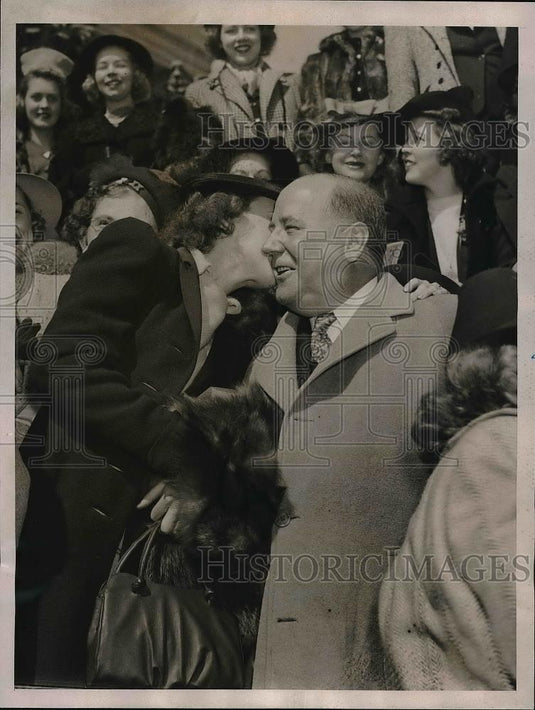 1939 Press Photo Elizabeth Jones & Senator Bennett Champ Clark At The Capitol - Historic Images