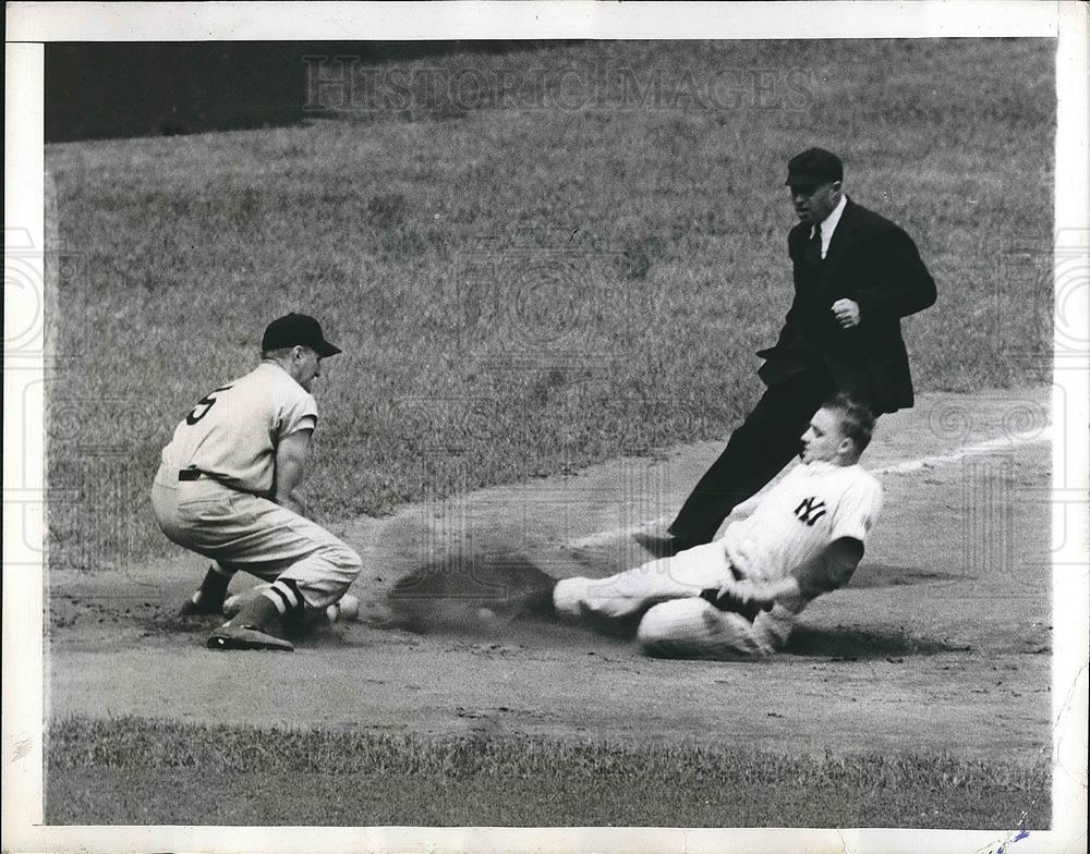 1944 Press Photo Mike Garbark of Yankees Slides into Third Safely on his Triple - Historic Images