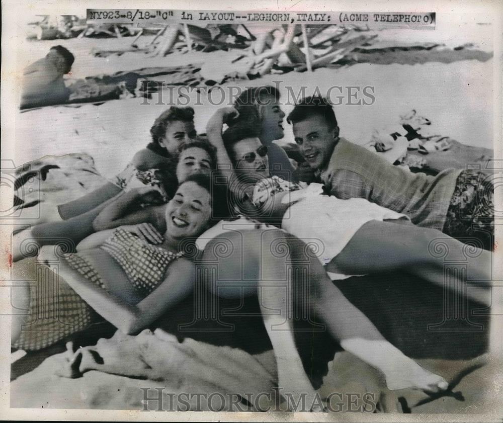 1948 Press Photo Group of Young People on a Blanket at a Beach - Historic Images