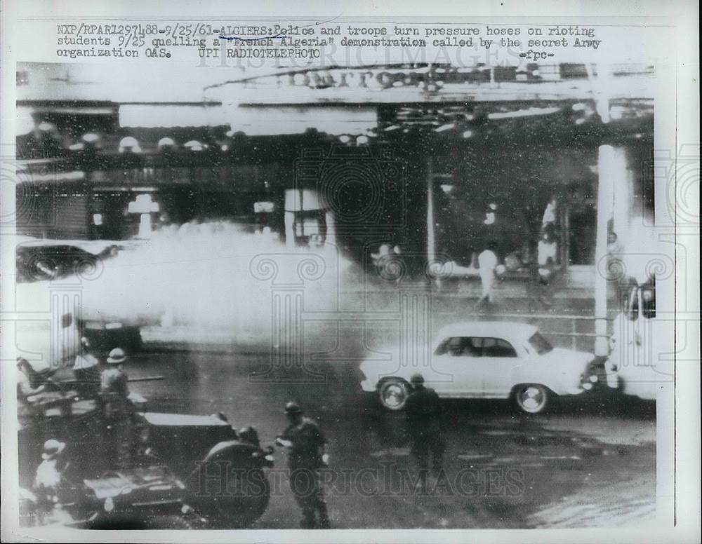 1961 Press Photo Police &amp; troops quell demonstrators in Algiers - Historic Images