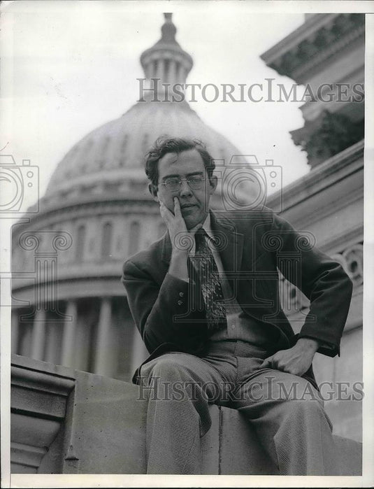 1935 Press Photo Senator Rush D. Holt Sitting On Wing Of Capitol In Washington - Historic Images