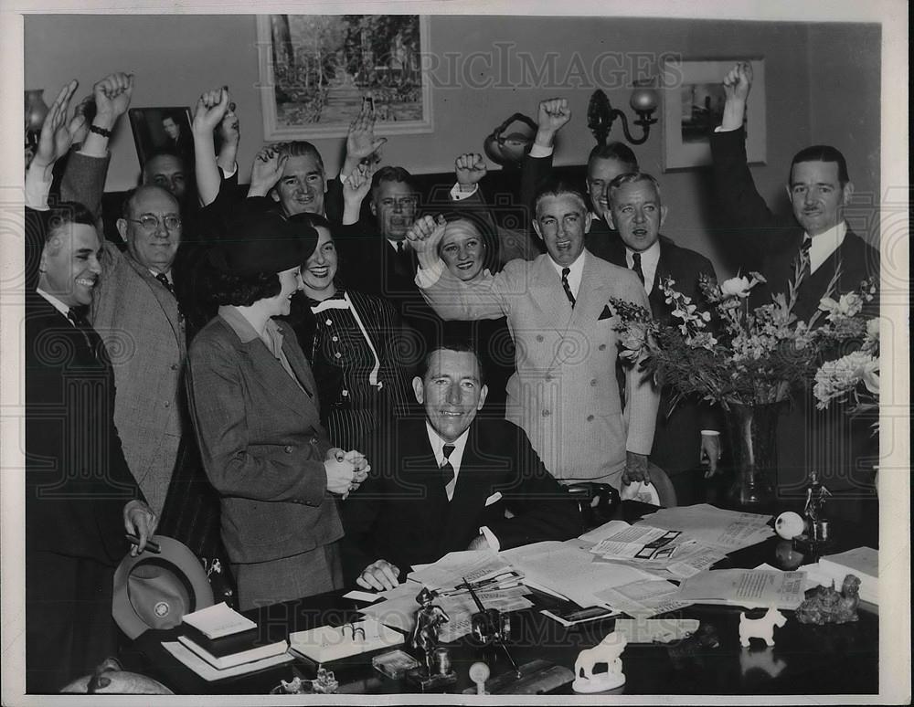1938 Press Photo Claude Pepper &amp; His Office Staff Celebrate Win - Historic Images