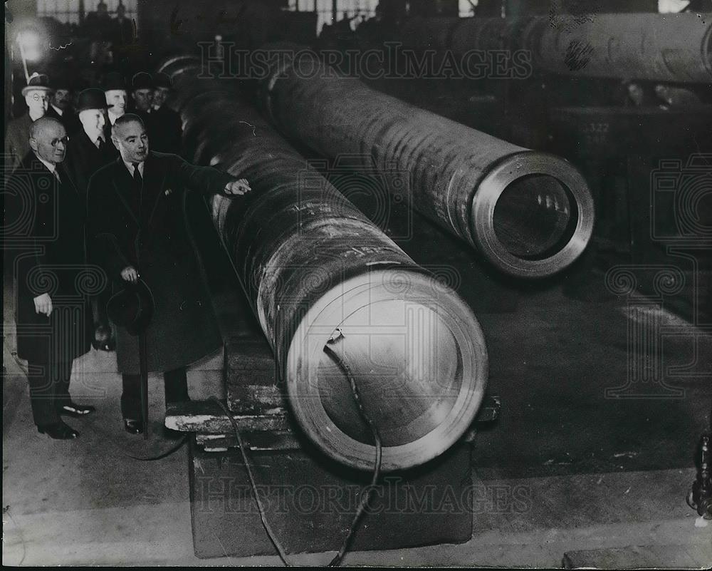 1938 Press Photo L Hore-Belisha, War Minister of Britain at Woolwich Arsenal - Historic Images