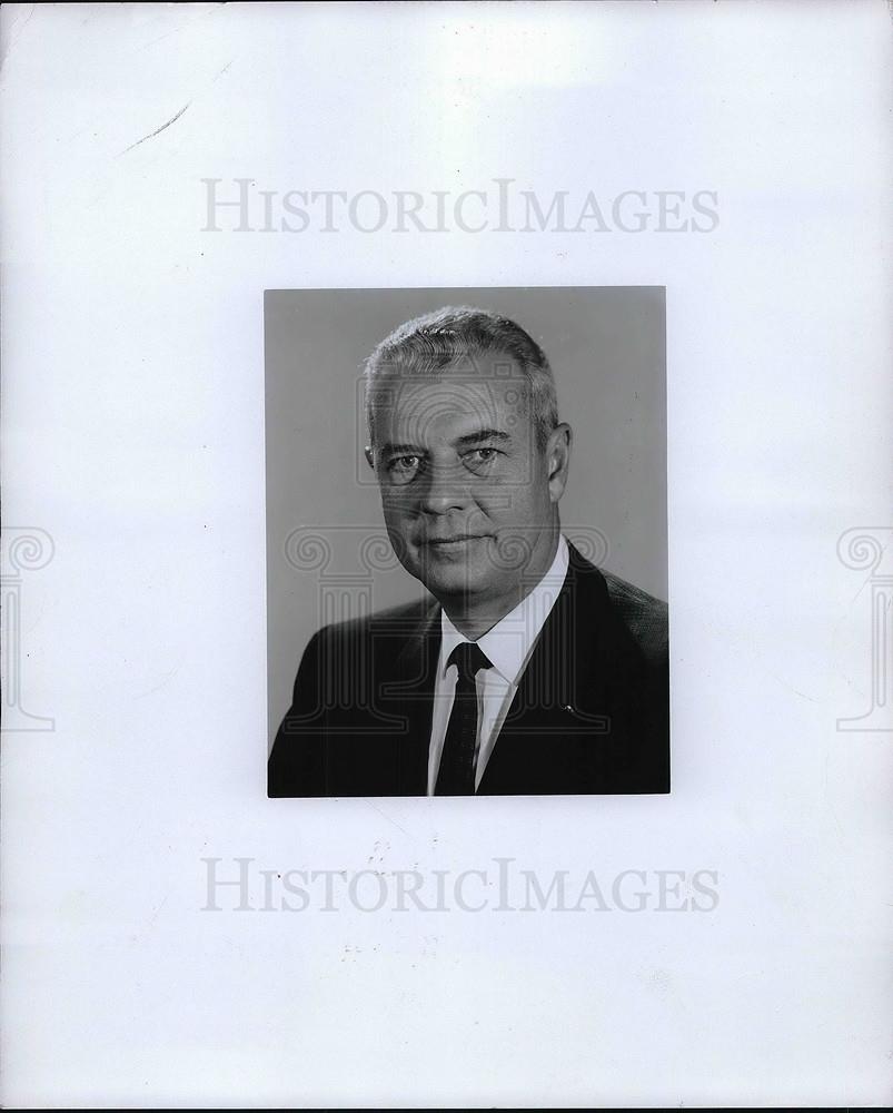 1964 Press Photo MrW.D. Jones in Cleveland, Ohio - Historic Images