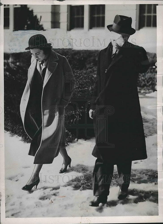 1936 Press Photo Mrs Katherine Statler & atty Wm Marcy to break a will - Historic Images