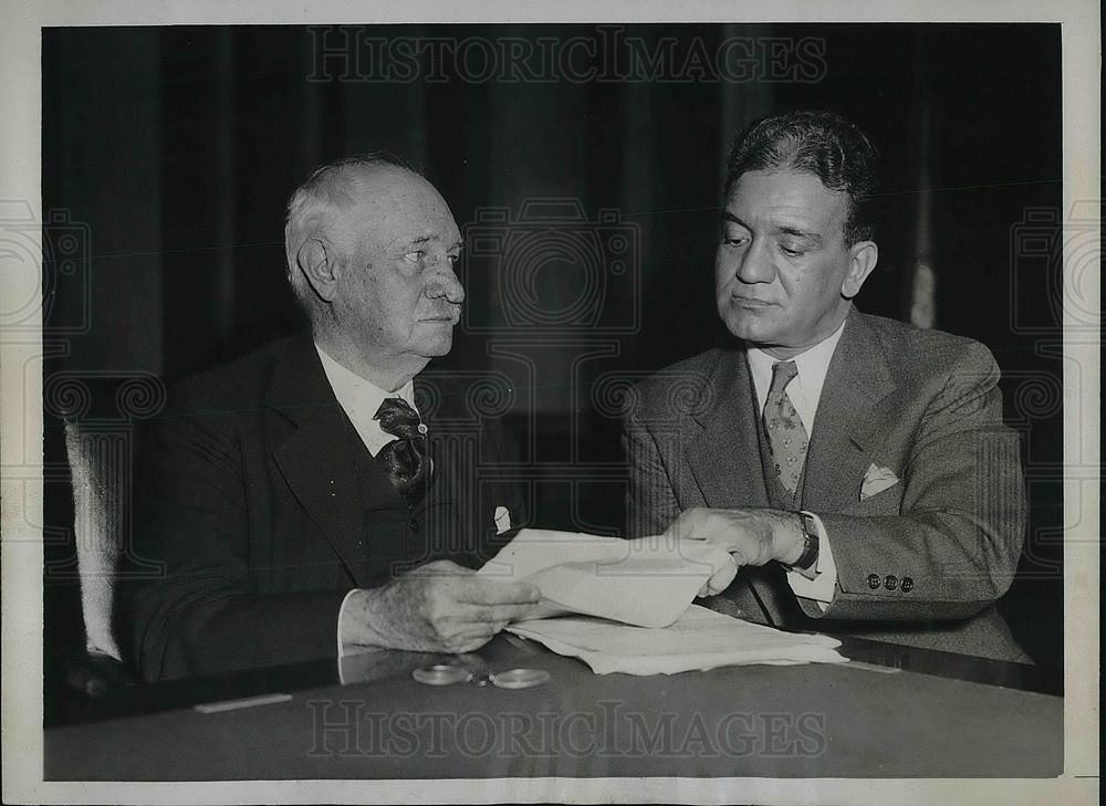 1933 Press Photo Senator Duncan Fletcher Talks With Counsel Ferdinand Recoda - Historic Images