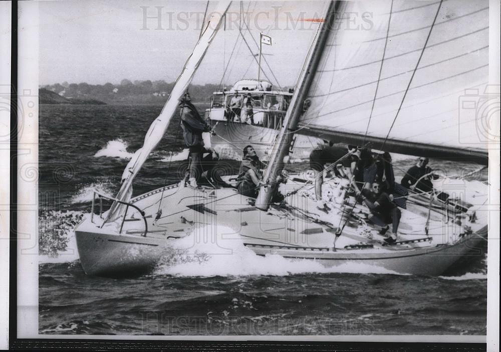 1962 Press Photo Australian Challenger Gretel Near Castle Hill On Practice Run - Historic Images