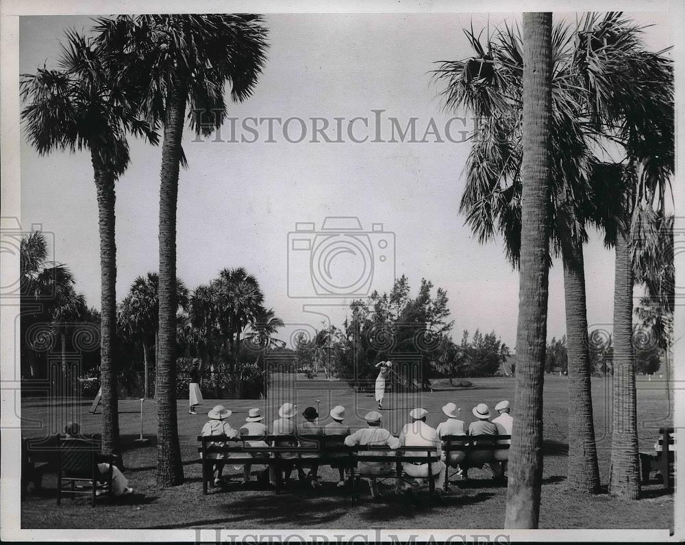 1934 Press Photo A D Ward driving at 1st tee in Fla. womens Tourney - Historic Images