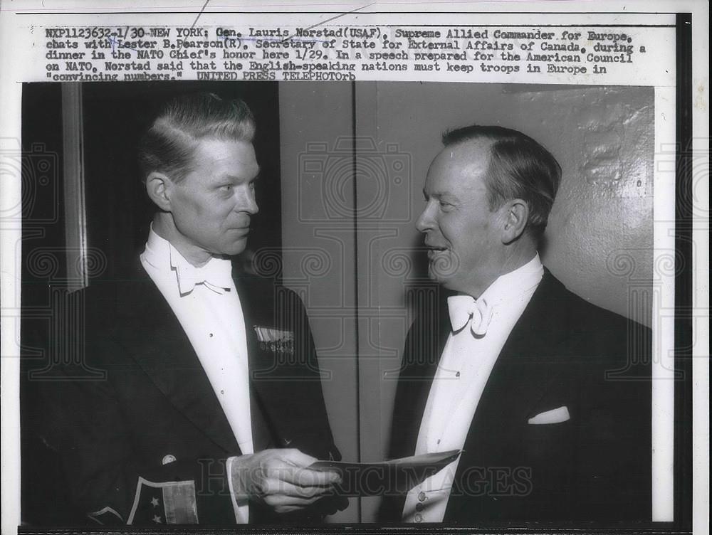 1957 Press Photo NYC, Gen Lauris Norstad (USAF) &amp; Leater Pearson of Canada - Historic Images