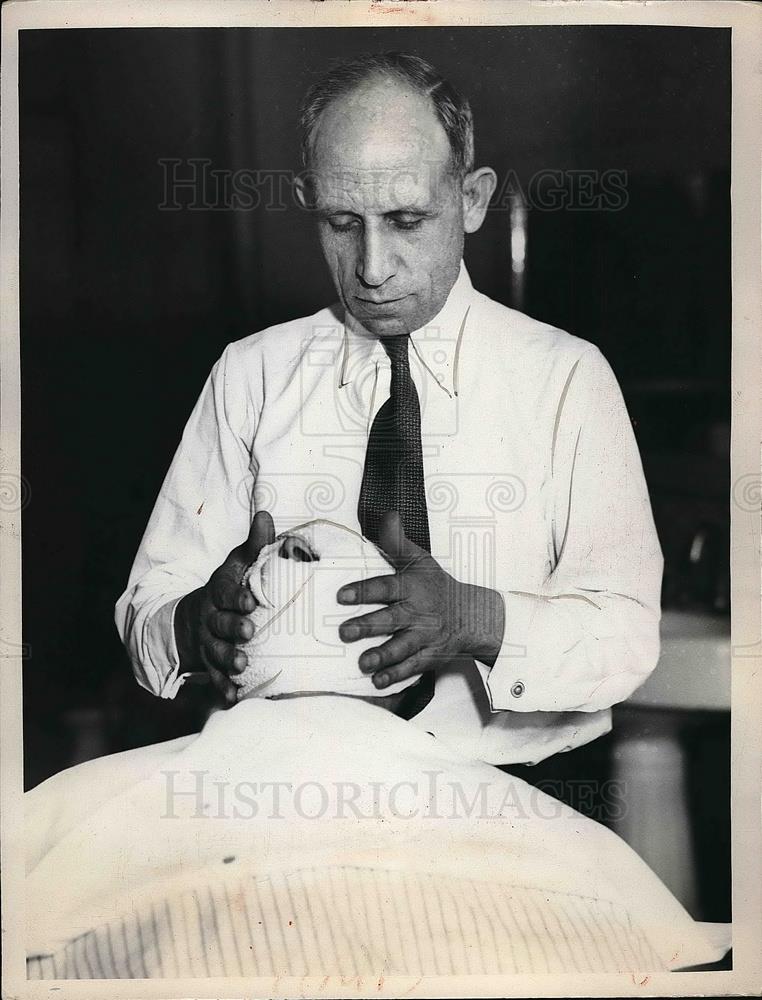 1936 Press Photo A Barber going through preparation - Historic Images