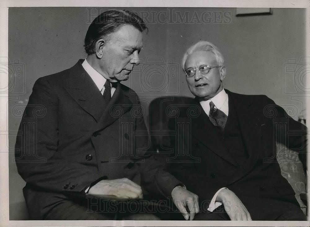 1936 Press Photo Sen William Boram Talking with Edgar J. Cook - Historic Images