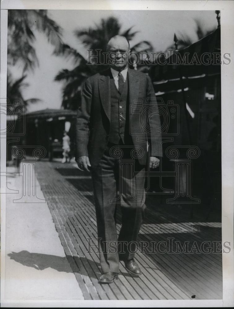 1934 Press Photo Eye Specialist Dr Allen Greenwood Vacationing At Nautilus Hotel - Historic Images