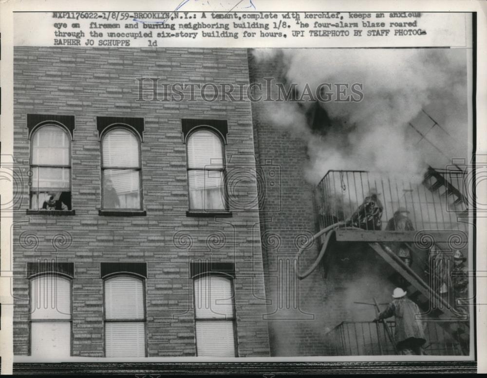 1959 Press Photo Tenant keeps an eye on firemen, burning building, Brooklyn, NY - Historic Images