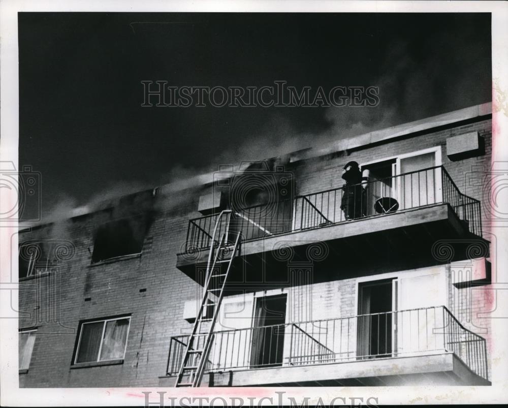 1979 Press Photo A Cleveland, Ohio building on fire - neb50059 - Historic Images