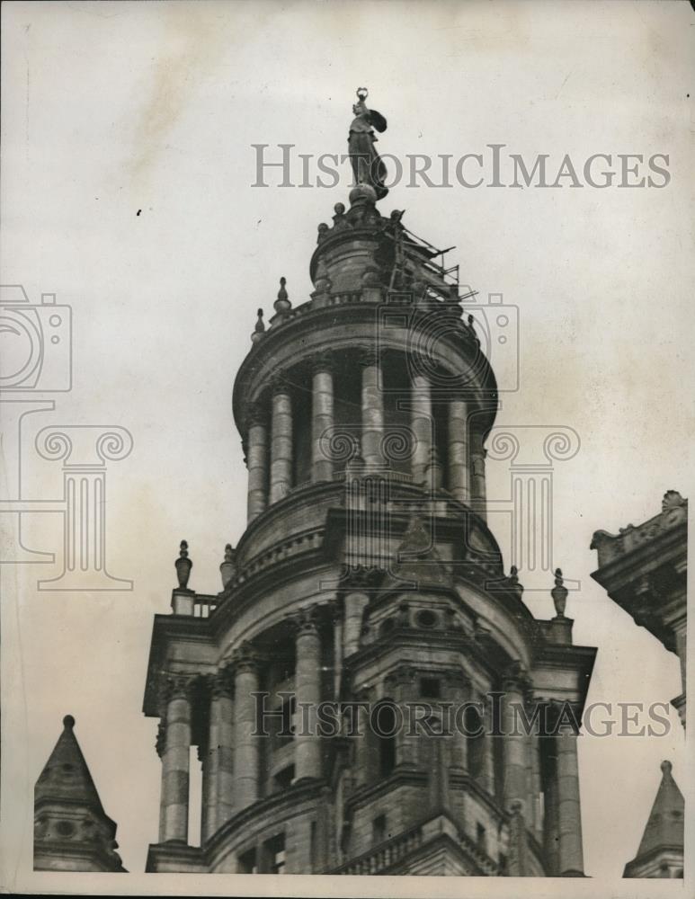 1935 Press Photo NYC Municipal Building, Justice statue repaired - neb50211 - Historic Images