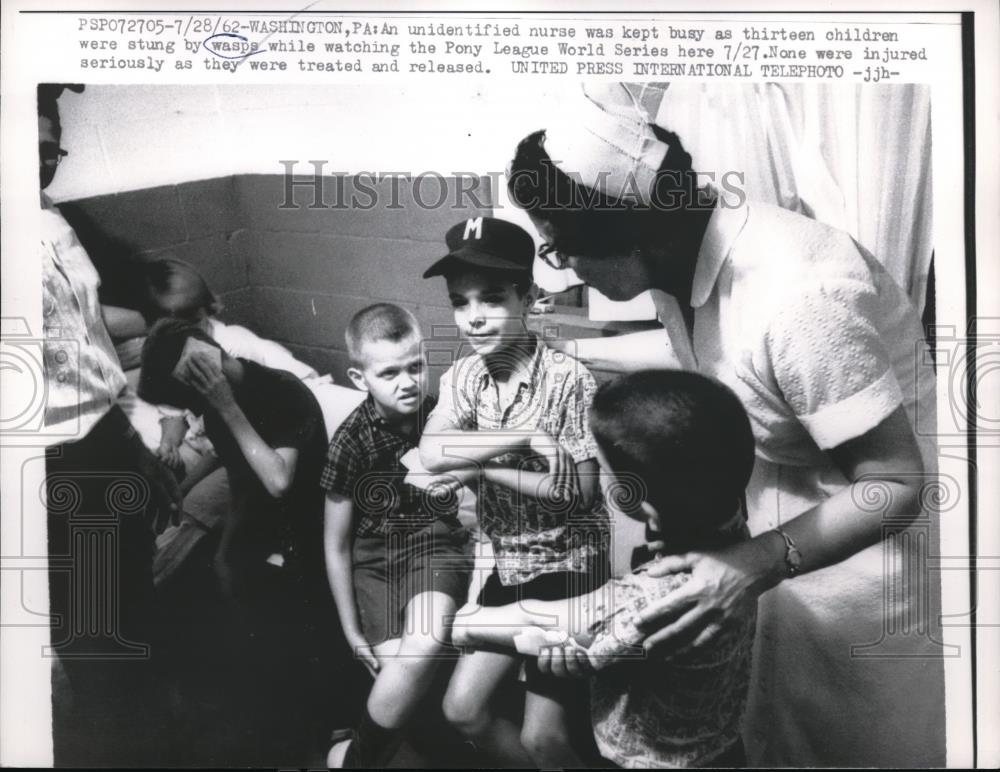 1962 Press Photo Washington, nurses &amp; children stung by wasps at baseball game - Historic Images