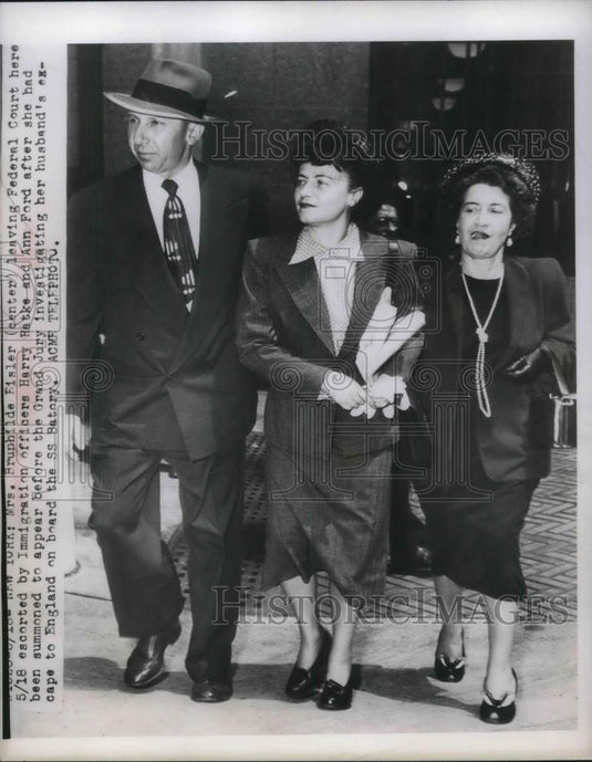 1949 Press Photo NYC, Mrs Brun Eisler & Immigration's H Hatke, A Ford at court - Historic Images