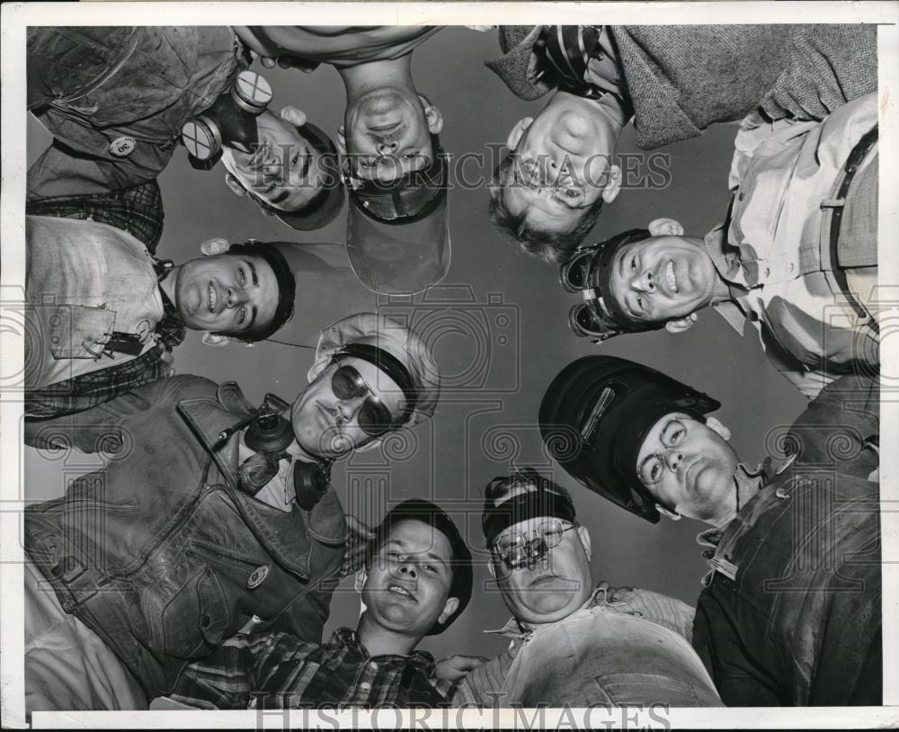 1942 Press Photo Inglewood, Calif. N American Aviation Co work team - neb50451 - Historic Images