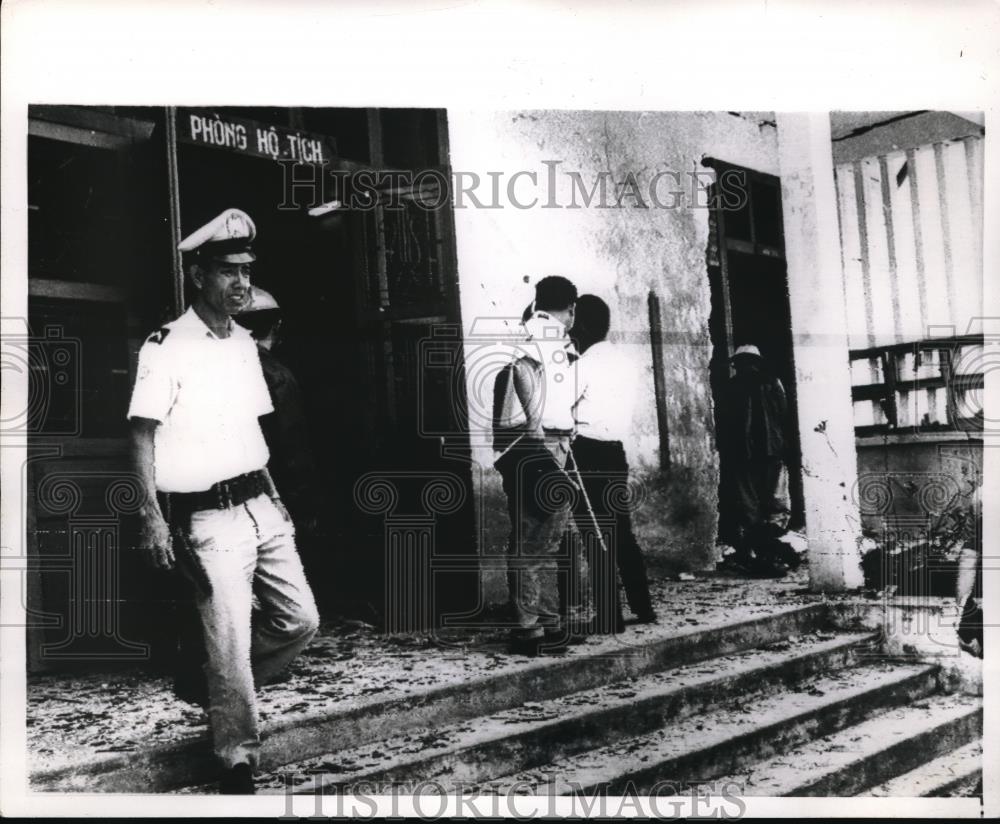 1970 Press Photo Saigon Broken Glass Admin office - neb51610 - Historic Images