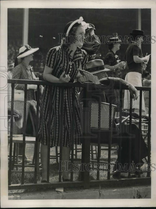 1939 Press Photo Jane Patterson at Belmont Park Races - neb52160 - Historic Images