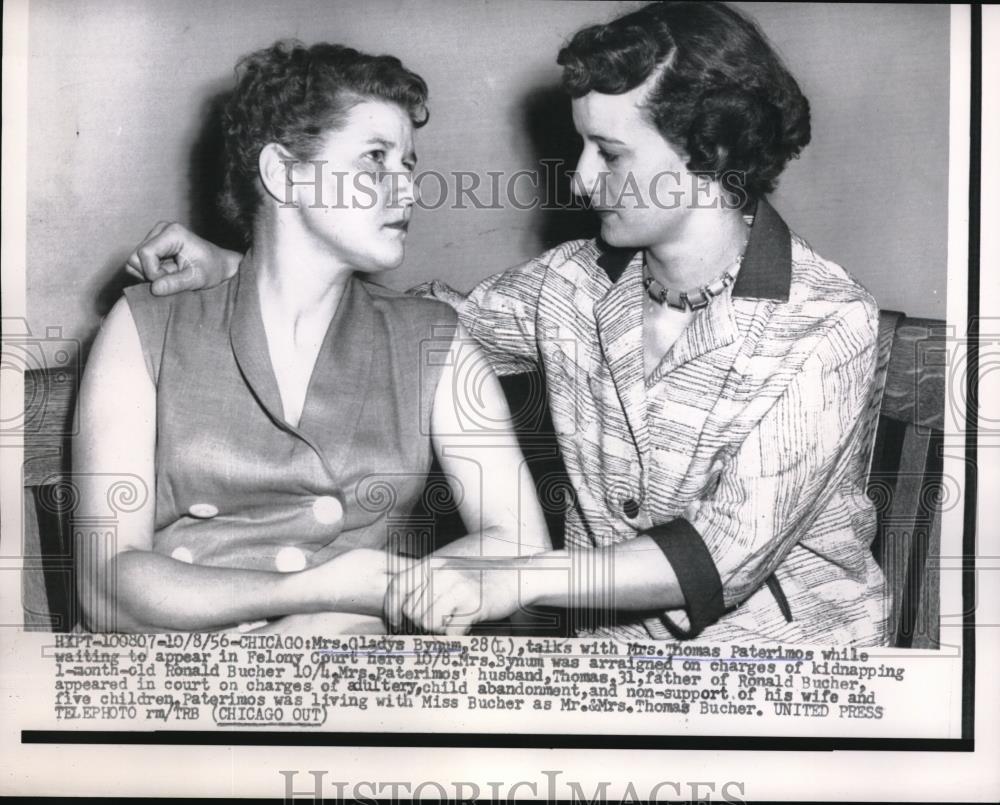 1956 Press Photo Kidnapper Mrs. Glady Bynum with Mrs. Thomas Paterimos - Historic Images